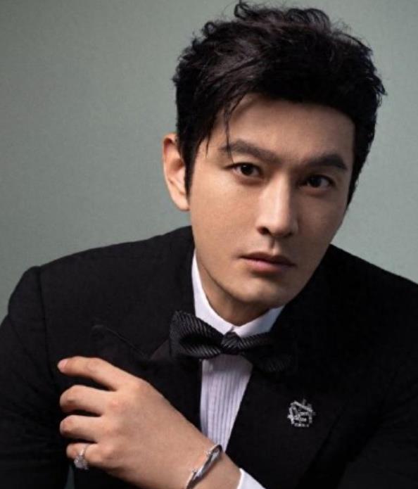 叶珂已被标记为了黄晓明前女友，黄晓明暂未回应此事！
 
仅仅官宣就两个月把黄晓明