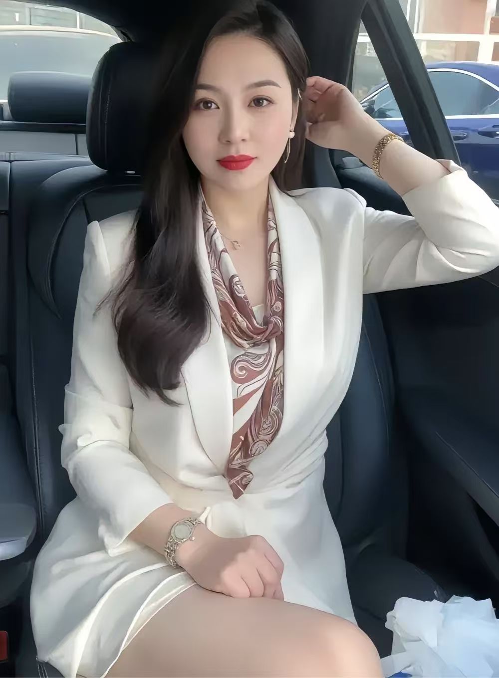 第一天跟40岁女高管去谈业务，心里很紧张
