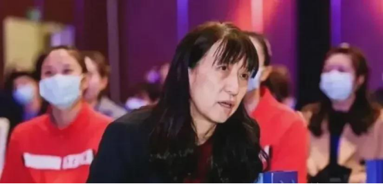 辟谣一，赖亚文很久未露面。赖指导，哎，最近网上关于她的消息，真是五花八门，说什么