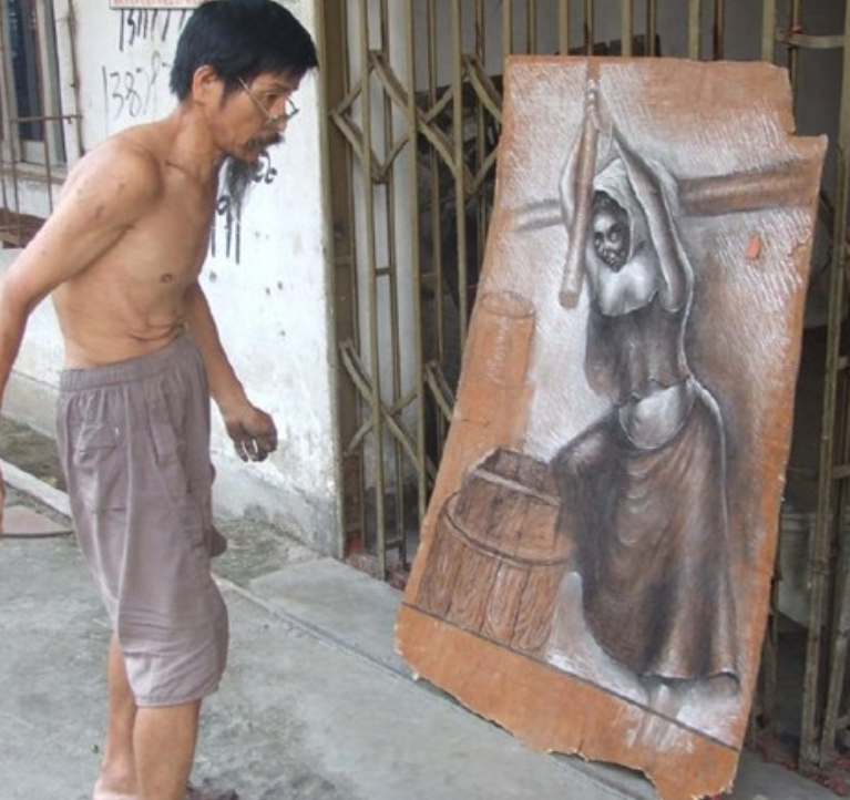 2008年，一个姑娘在江西赣州的街头，发现了一个奇怪的老人，这老人虽然衣衫褴褛，