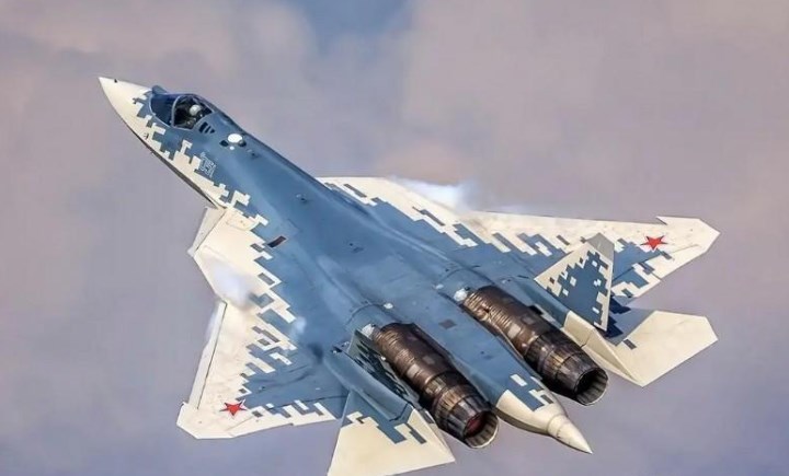 俄粗枝大叶酿惨祸，乌军又偷袭成功，俄军苏57隐身战机首次被摧毁！不得不说，乌军这