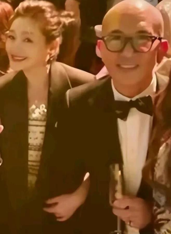 大S死了，丈夫也突然间失踪，下落成谜！
就在今天（2月3日），大S被证实因流感在
