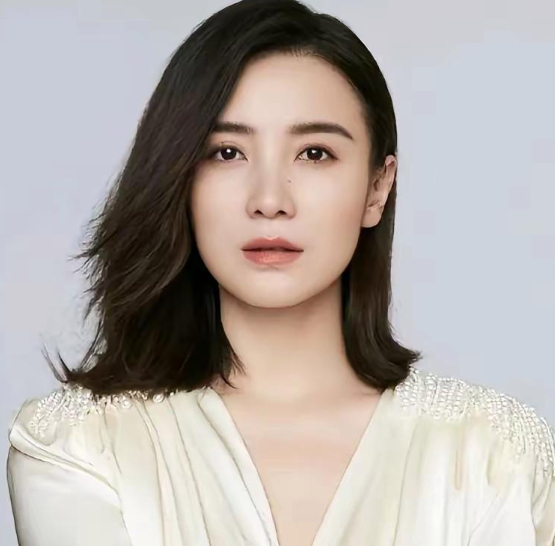 演员，宋佳说，我能演《闯关东》是捡漏了。当时剧组在筹备时因严寒条件艰苦，多位演员