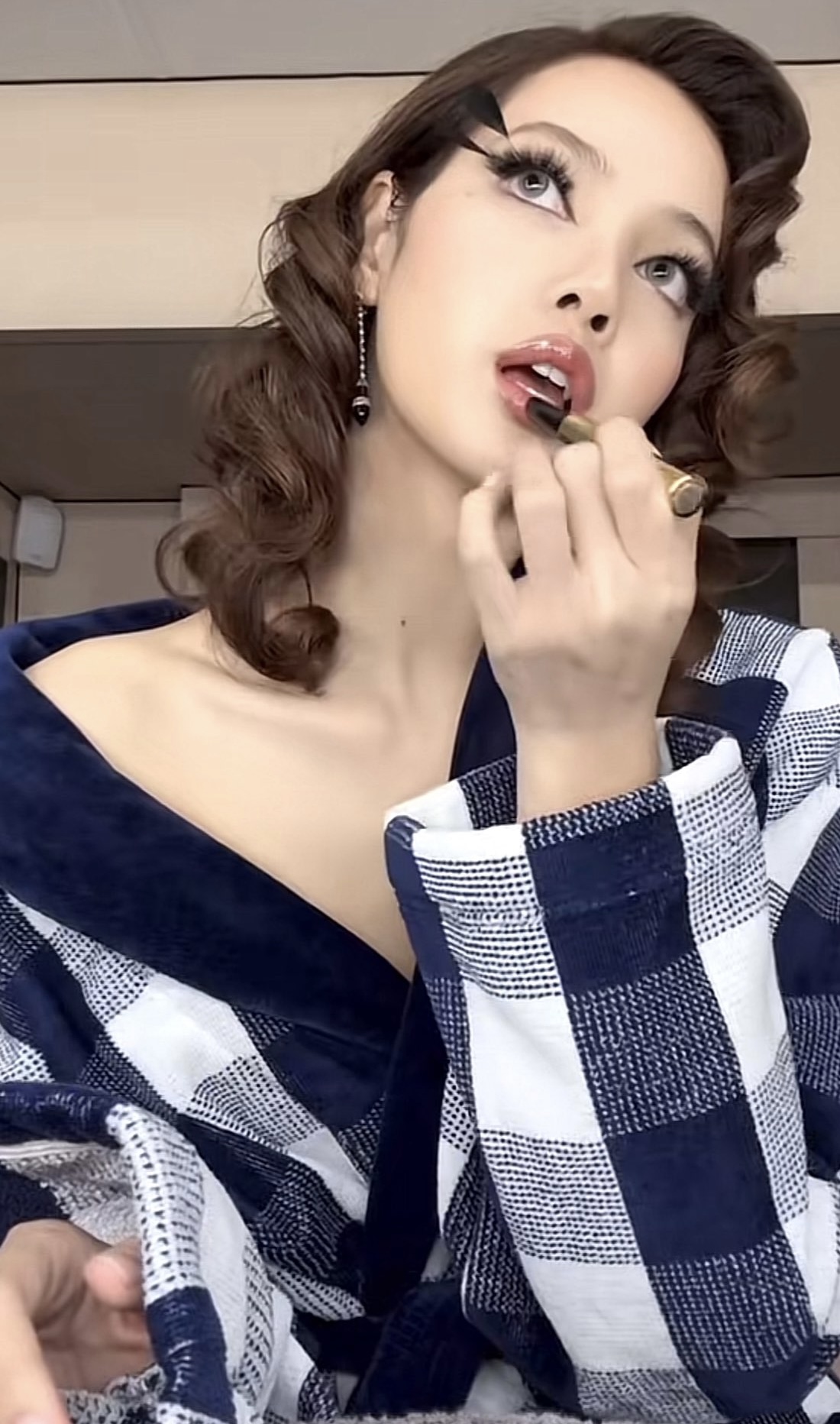 Lisa妆容越来越欧美化了！最新2组造型，颇有国际范儿！