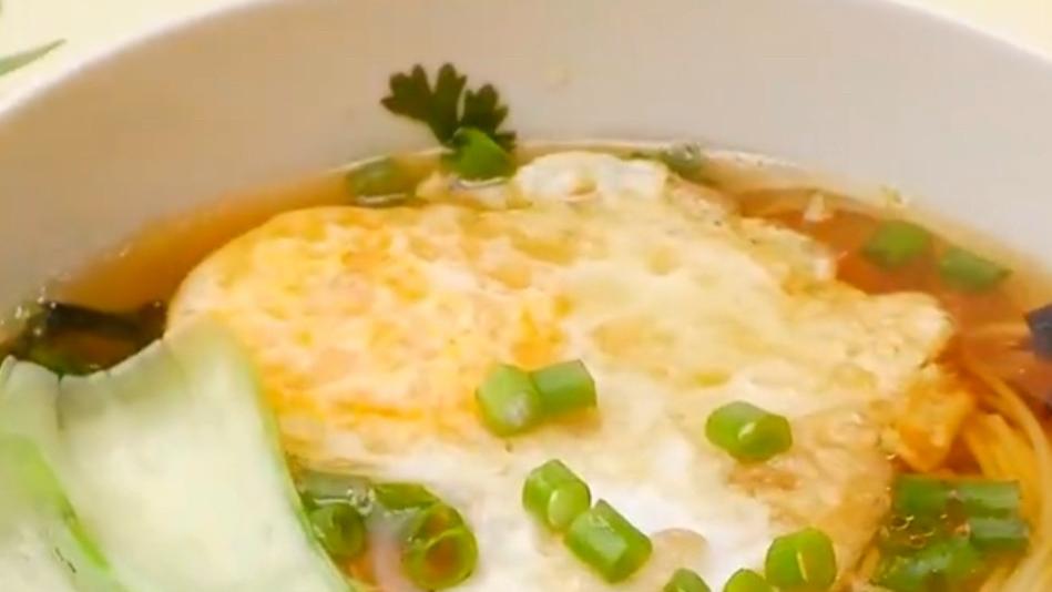 营养早餐～这碗汤面的配方太香了！