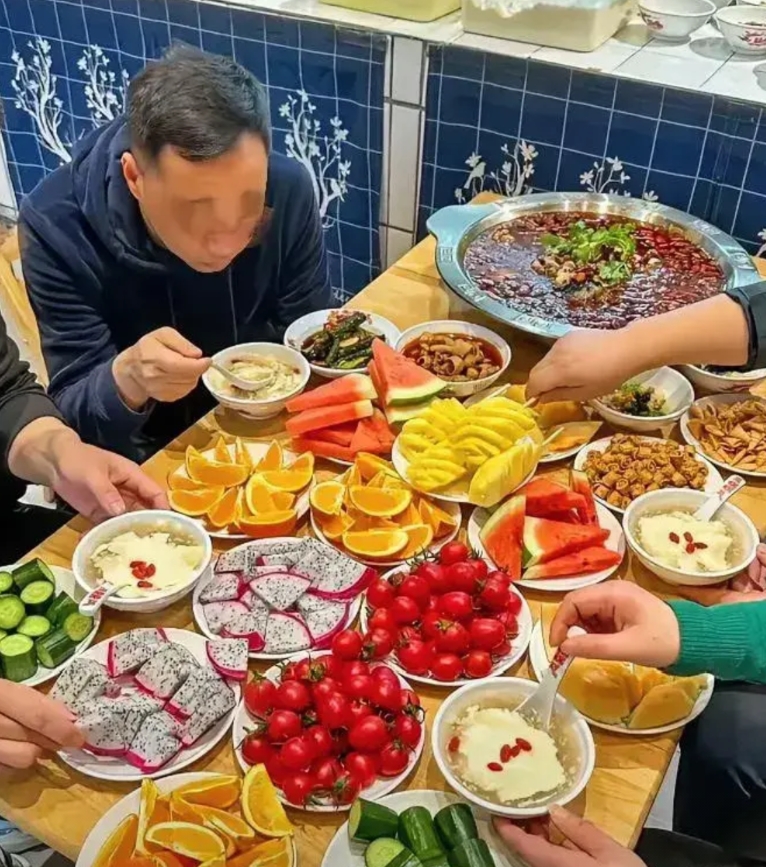 韩国搭上这批末班车来华短期免签。很多韩国人放出豪言：“准备带五百万韩元到中国疯狂