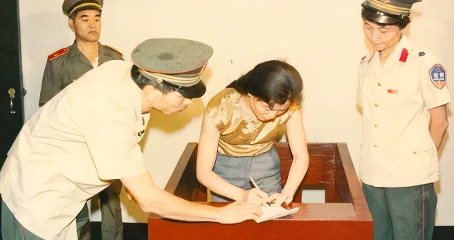 1992年，出演“刘三姐”而走红的女明星，一年内身体交易上百次，敛财76万！不料