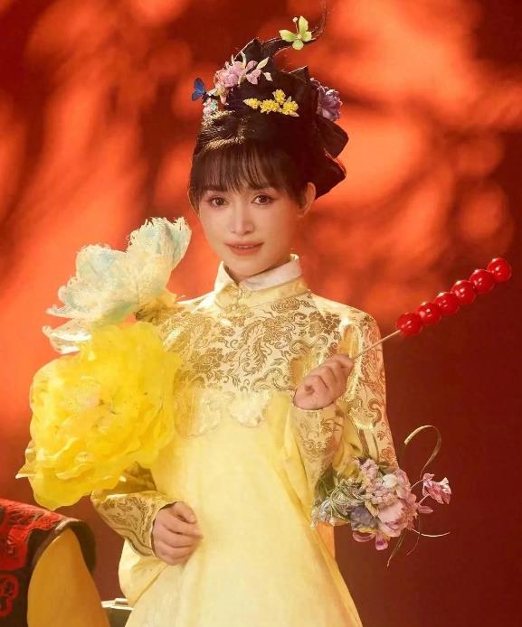 李子柒以田园古风视频走红网络，用独特视角展现传统文化魅力，圈粉无数。此次她首登春