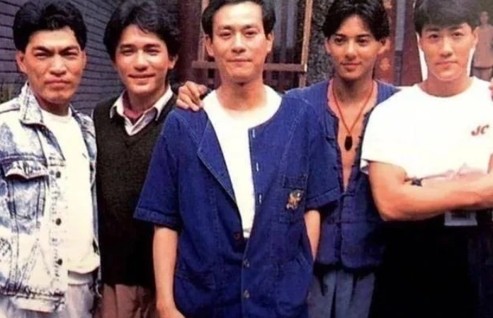 只认得梁朝伟和黎明，其他三人真不知道名字。。[流泪][流泪]