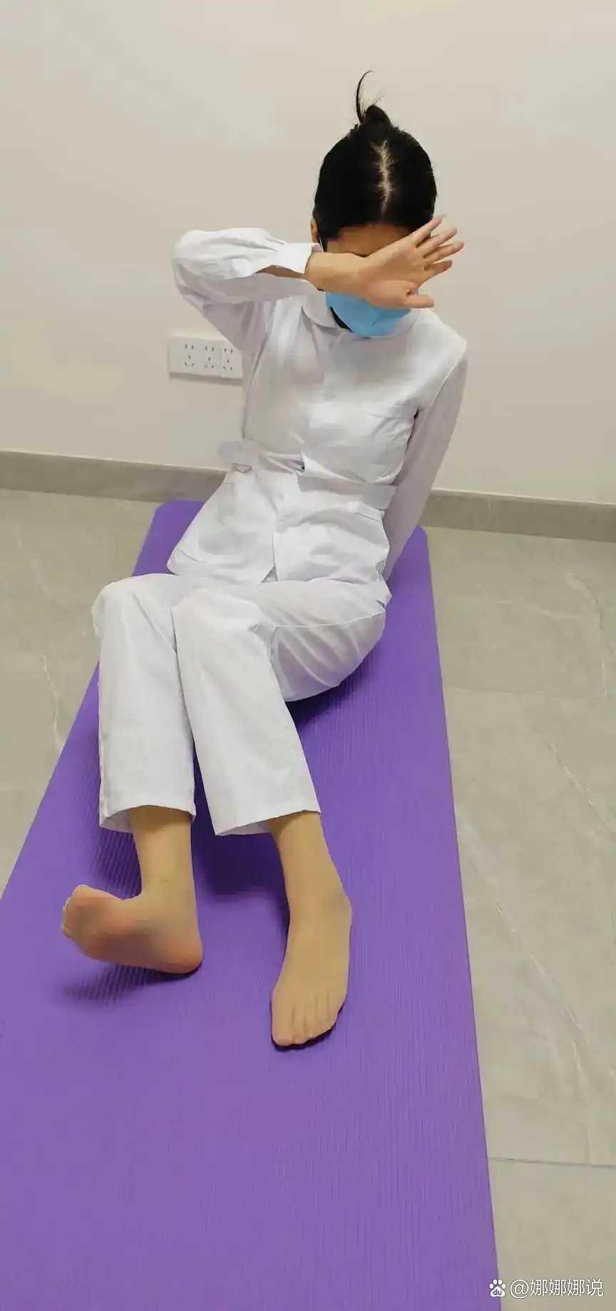 这小护士好娇羞啊
