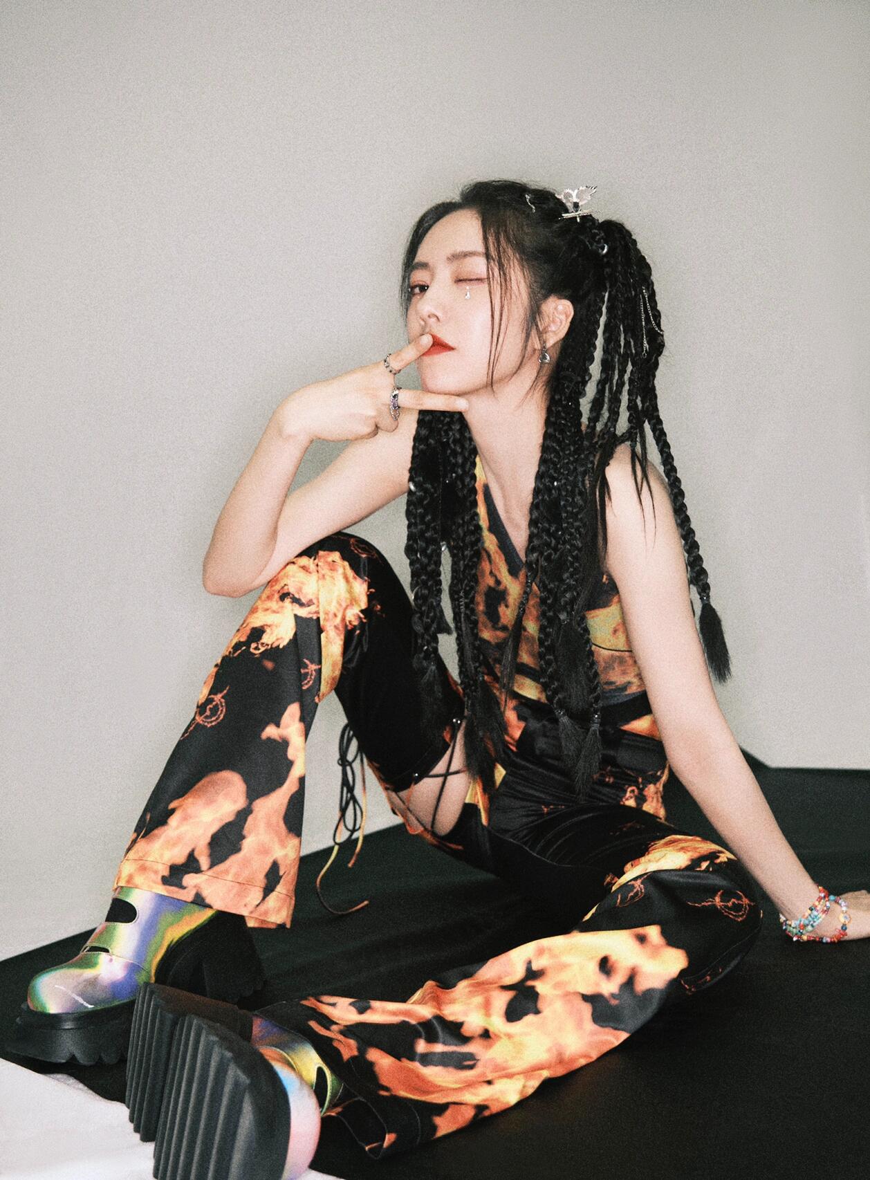 蔡文静 l 千禧年的热辣女孩