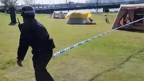 苏州一女子露营帐篷内疑用卡式炉取暖身亡，警方正在调查
