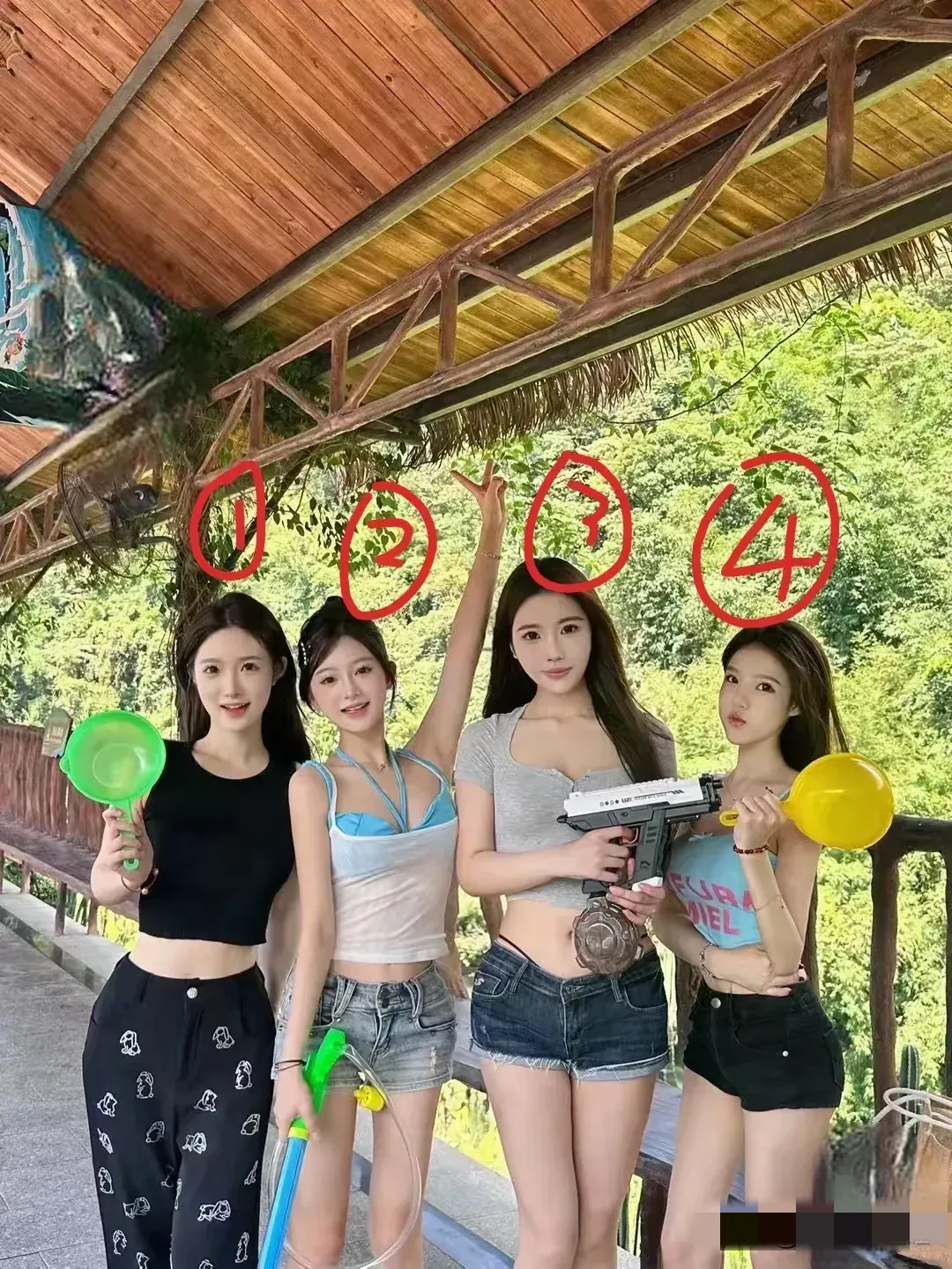 四个人当中有一个已婚，你能看得出来吗？猜猜是几号？[what]