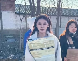 马筱梅真真是位善良又有爱心的好女孩。筱梅和团队一起为流浪的狗狗送去温暖，在这个过