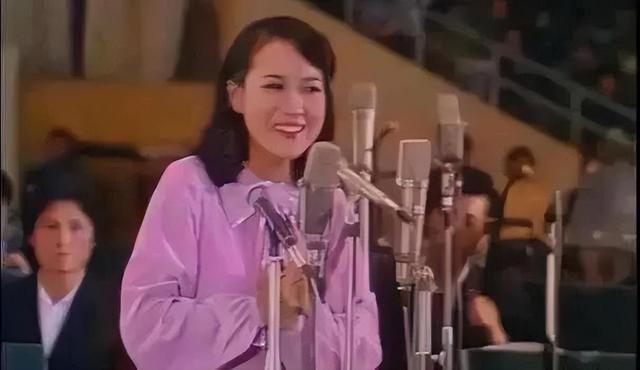 她早就不是中国籍了？屡次登上春晚走红，当初嫁给洋老公遭嫌弃（她早就不是尊贵的青丘公主）-第7张图片-九妖电影