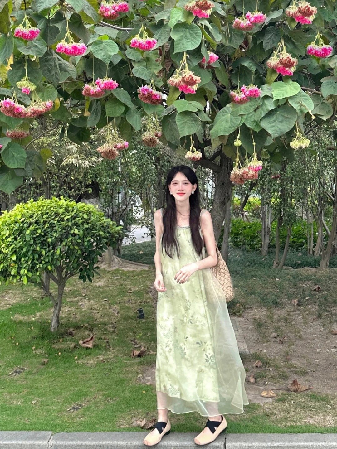 和妈妈一起逛公园
园博园好适合和妈妈一起来
春天到处都是绿植和盛开的鲜花
意识到