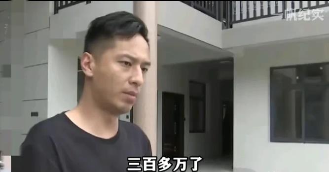 活的真难！福建，一男子提出申请，要把老宅翻新，手续办完后推倒老宅，在原有地基上盖