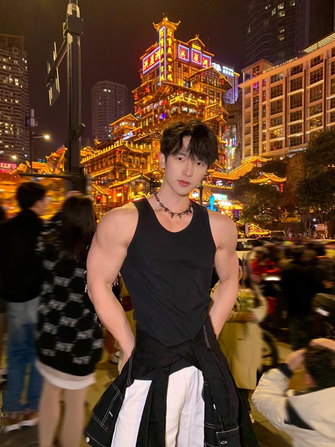 重庆 我又来了🌃
来重庆这么多次了
还是第一次在热门景点拍照
洪崖洞和观音桥真