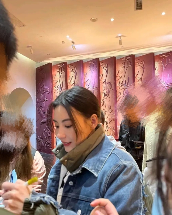 都说混血老得快，但是张柏芝除外啊，从年轻到中年，她的颜值一直都是同龄女星中TOP