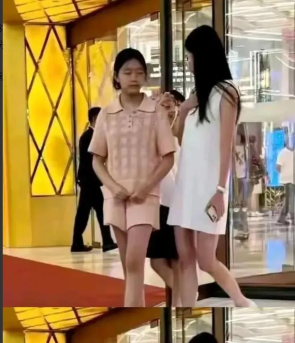 看到大S女儿照片
大吃一惊，这是小玥儿吗？
看来大s并没有那么爱小玥儿啊？

