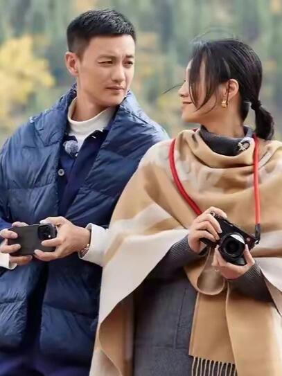 朱丹晒与周一围合照，尽显家庭幸福