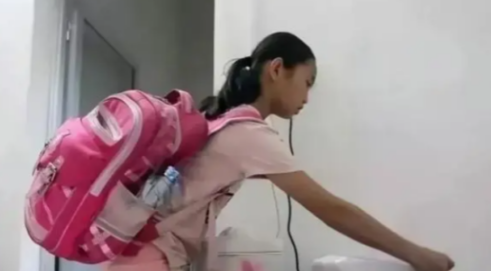 2006年，广东一男子在医院陪护流产的妻子。谁知在病房外抽烟时，竟意外发现一名女