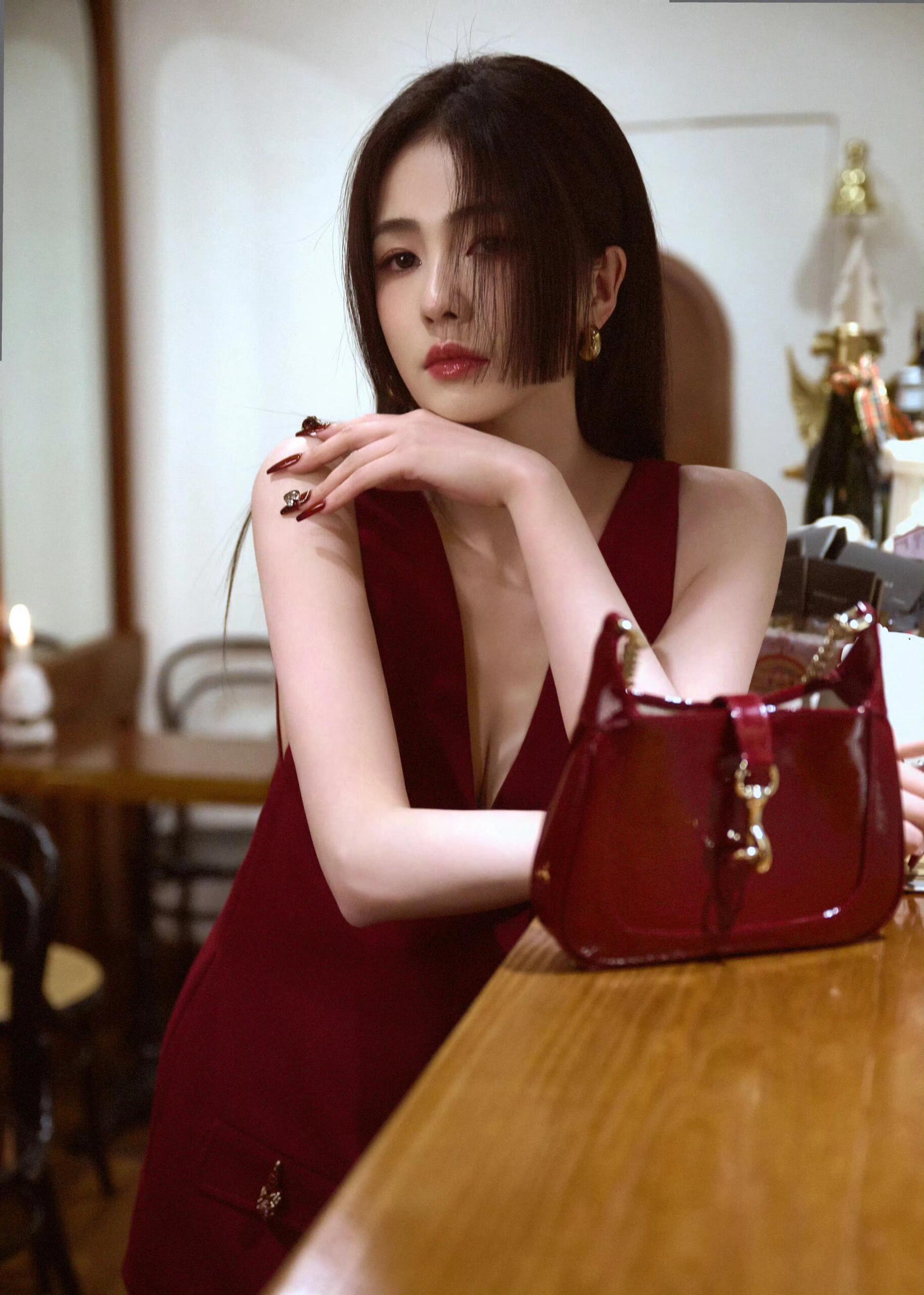 明艳摩登女郎白鹿