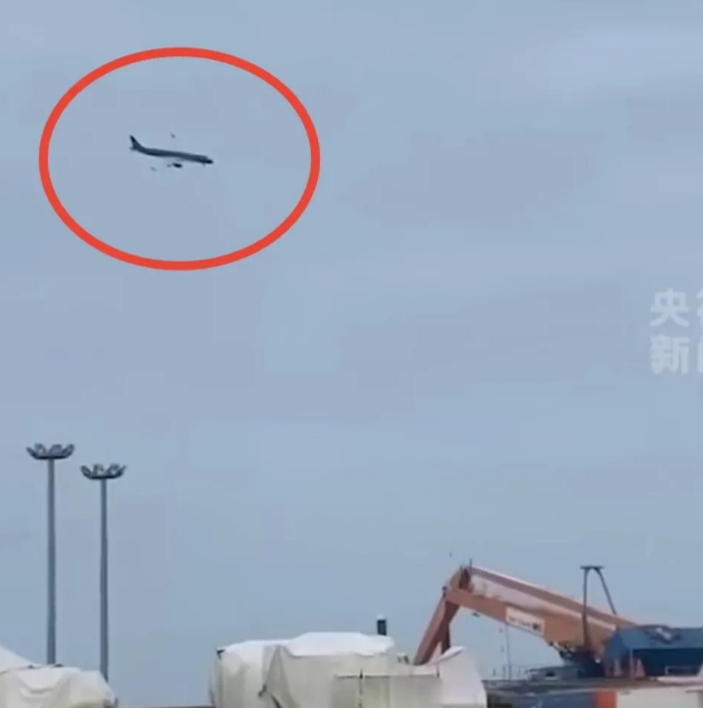 哈萨克斯坦坠机，67名人员近乎一半生还！为啥会出现如此奇迹呢？主要原因有三：
