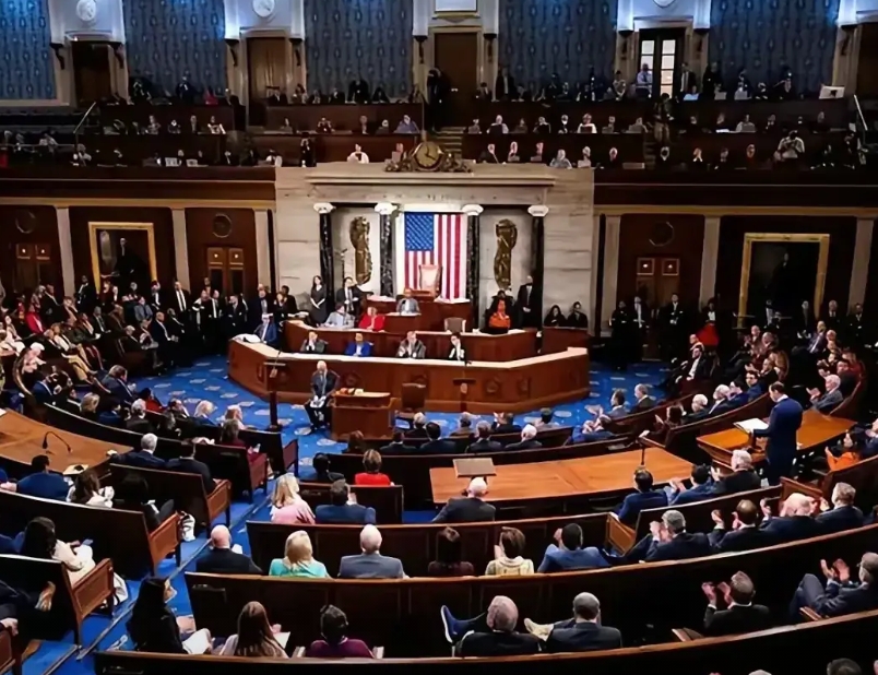 美国国会经过激烈的讨论，起草了一份长达八百页的提案，其核心内容就是取消中国的最惠