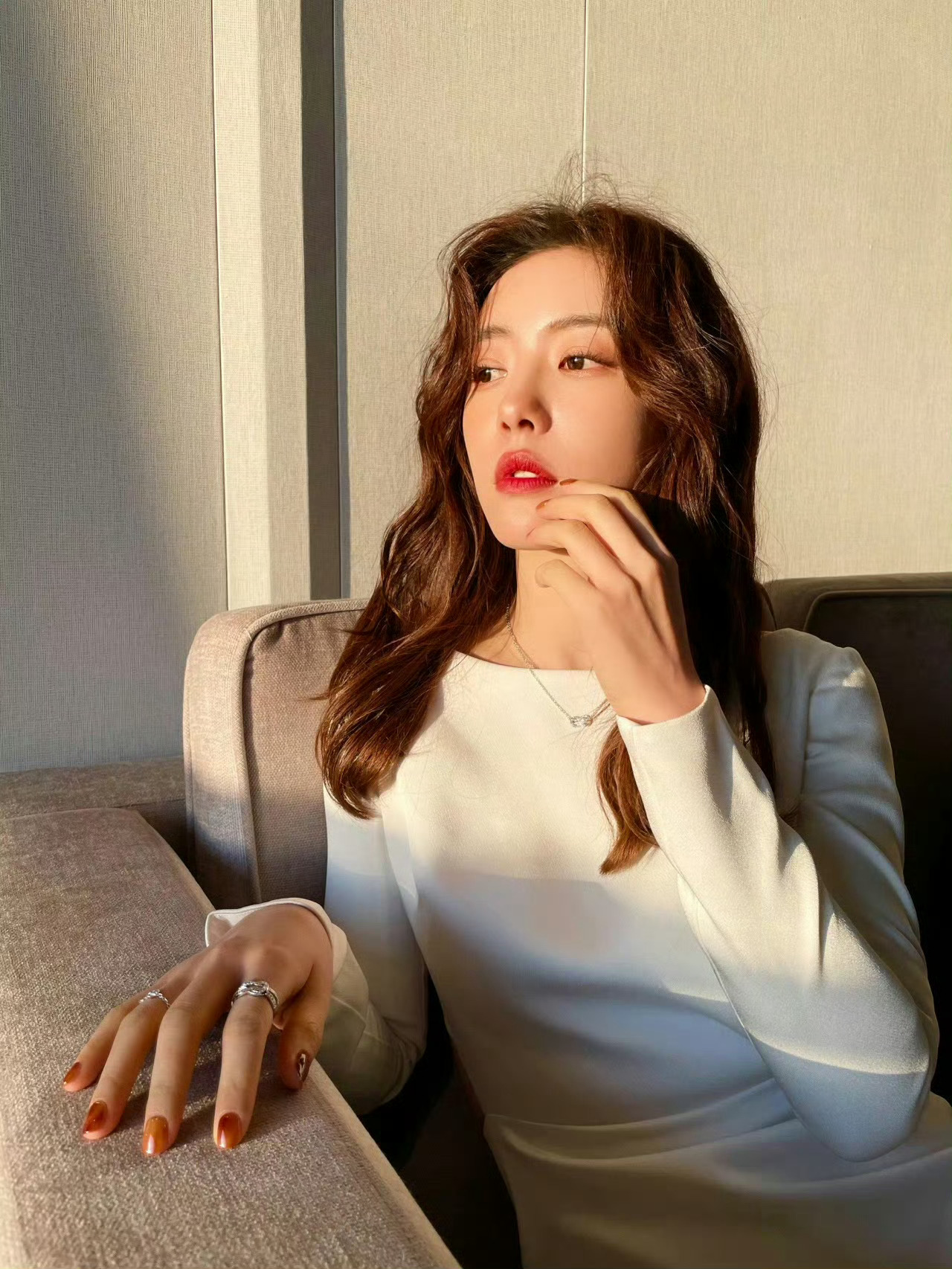 她终于要火了！内娱“人淡如菊”女星，美貌不输杨幂，演技却吊打赵丽颖
最近热播的电