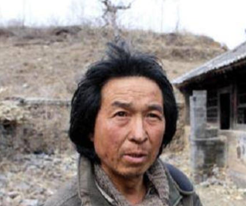 2000年，北大教授王青松毅然辞职，带着校花妻子隐居山野，11年花光350万积蓄