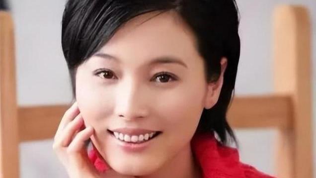 “男人婆”张延：父亲早逝与母亲相伴15年，53岁的她婚姻令众人慕