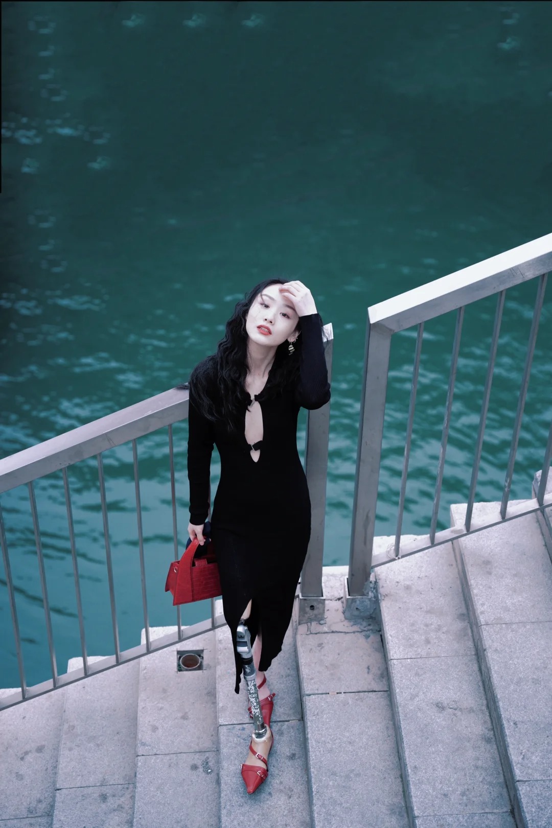 黑➕红 ⚫️🔴简单大气 我超爱！
好的 我已经打满鸡血
准备战斗冲刺了哈哈哈哈