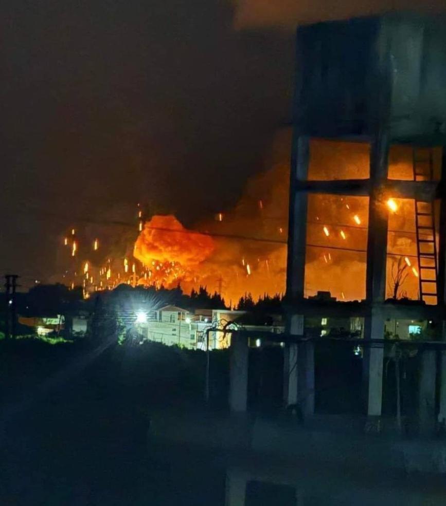 	以色列这回真是彻底疯狂了，同时和黎巴嫩真主党、伊朗爆发激烈冲突还不满意，竟然又