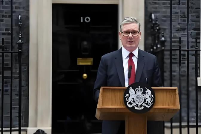 英国准备单独行动。

据《泰晤士报》15日报道，英国五位前国防部长和前首相鲍里斯