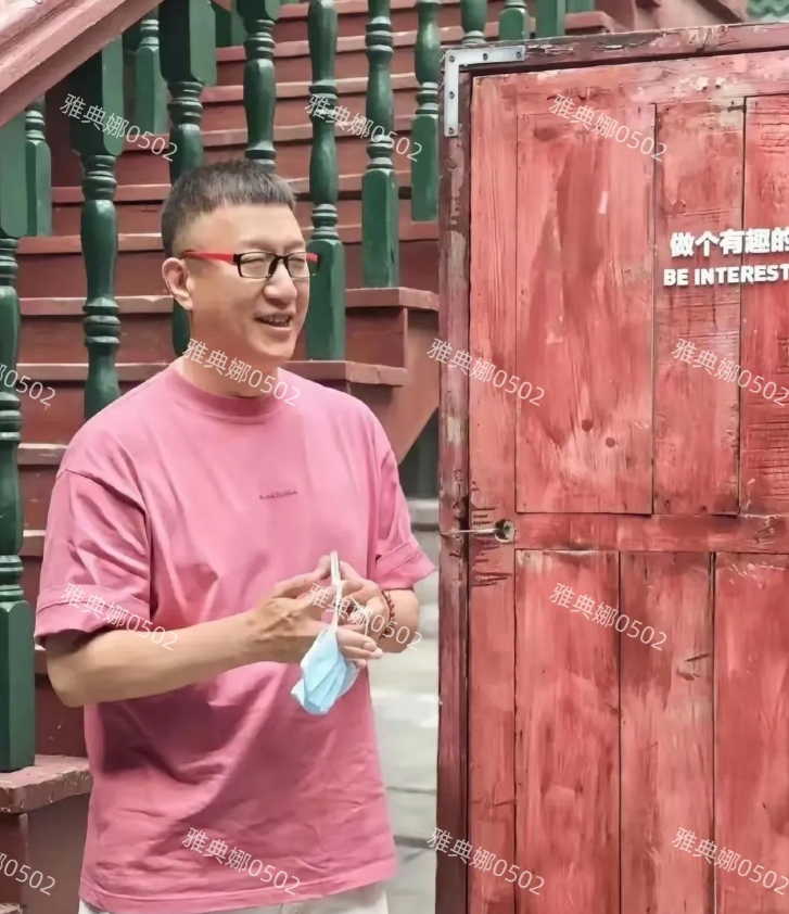 偶遇孙红雷，本人不像社会大哥，意外的很慈祥。
孙红雷回老家哈尔滨参加啤酒节开幕，