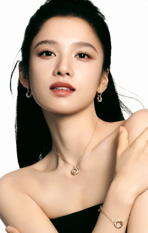 张婧仪——眉目如画