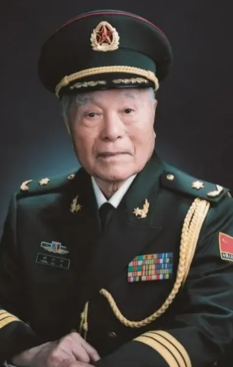 2021年，爱国教授郑强曾发表言论，中国六大荣誉拿一个就不简单，就算把死了的人算