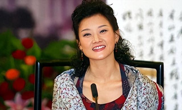 “民歌天后”宋祖英:为何能够连上24年春晚?且看赵本山的评价(苹果充电宝怎么验真假)-第8张图片-九妖电影 “民歌天后”宋祖英:为何能够连上24年春晚?且看赵本山的评价(苹果充电宝怎么验真假)-第8张图片-九妖电影
