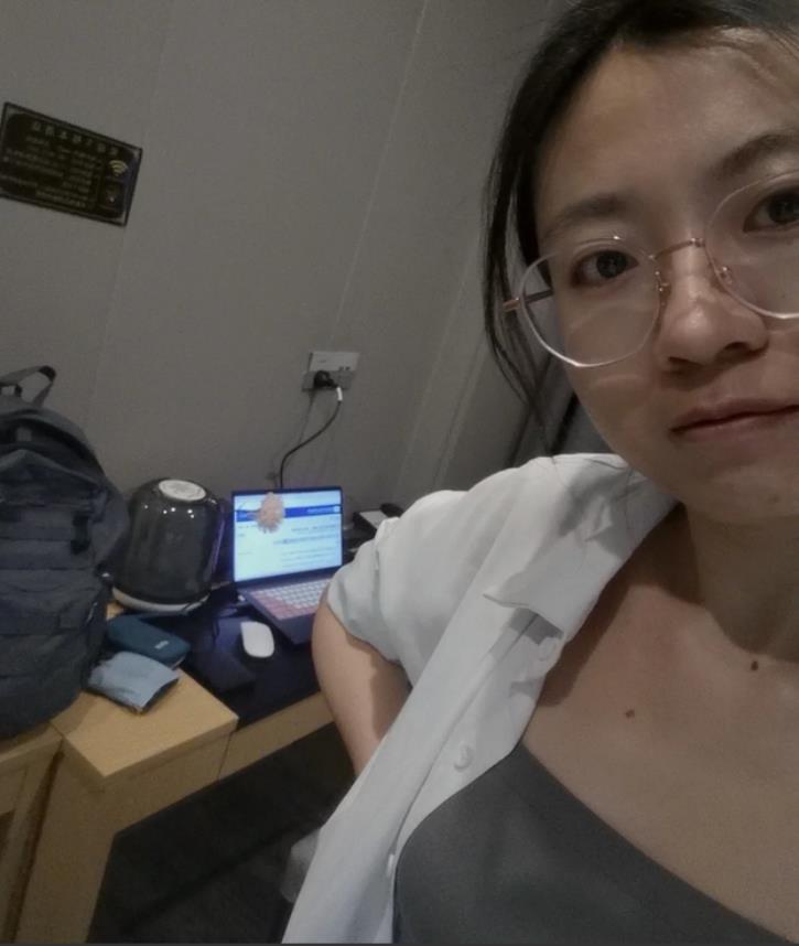 这不是女流 氓吗？浙江嘉兴，一男子出差入住酒店，被一陌生女子闯进房间，只见她脱光