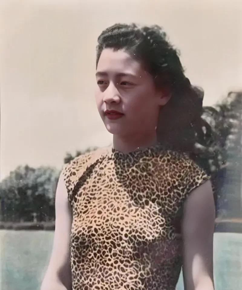 这就是张大千的妻子徐雯波真实的样貌，这并非演员扮演的，而是货真价实的真品，面貌展