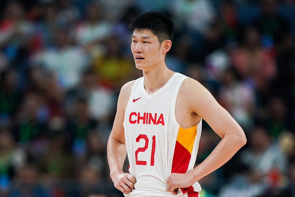 中国男篮101对53大胜关岛。这支关岛队虽然战术素养一般，但身强力壮，多数是美国