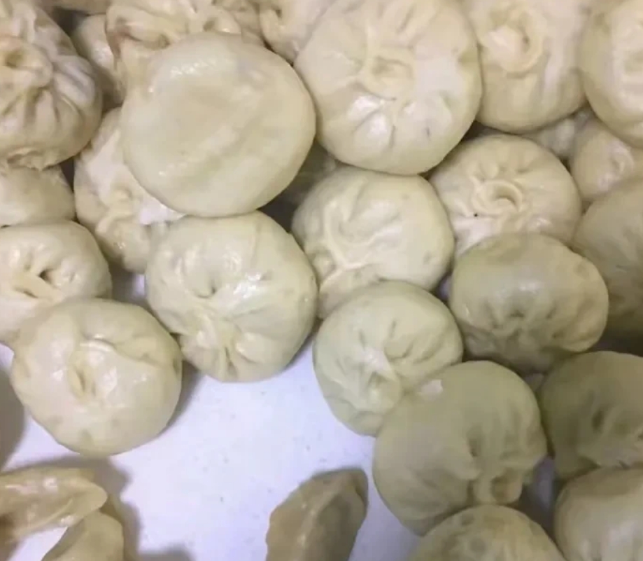 今天我问儿媳妇吃啥，儿媳妇说随便，我就包了两大锅茴香鸡蛋素菜包，我儿子吃了一个就