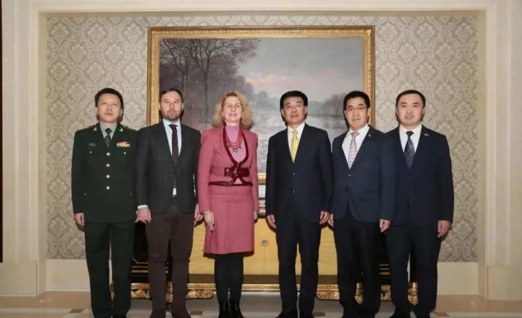 惊世之举！11月19日凌晨，乌克兰做出了一件震撼世人的举动。他们使用美制的陆军战