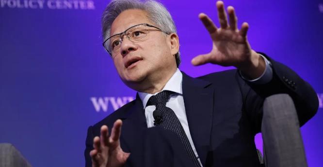 英伟达这回可是摊上大事儿了，市值一夜蒸发6400亿！美国的制裁大棒砸下来，第一个