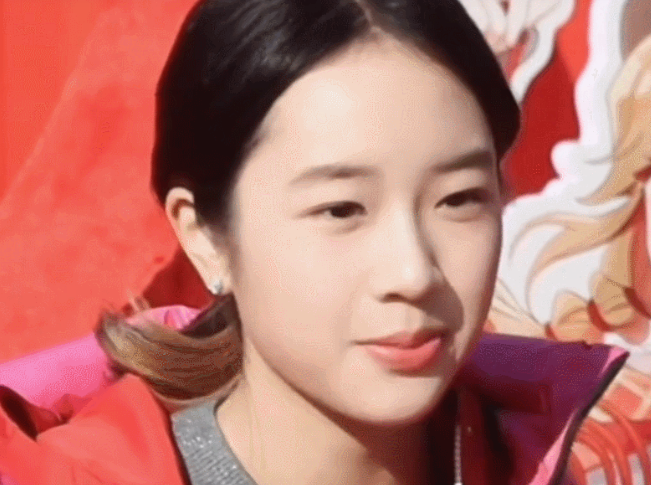 吴尊女儿神颜啊！原相机比美颜都好看，颜值堪比刘亦菲。