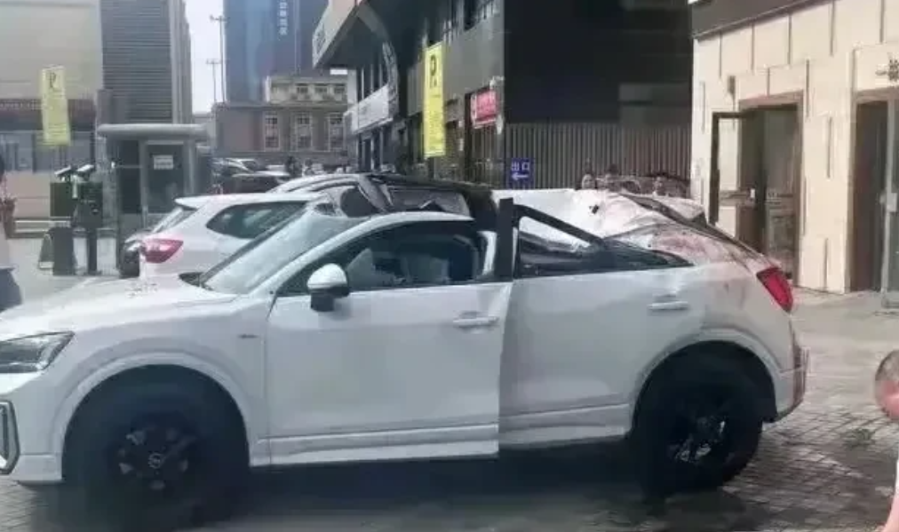 西安34岁男子坠楼身亡，真实原因有三个

1.网贷压力大。欠了七百万，网贷利息高