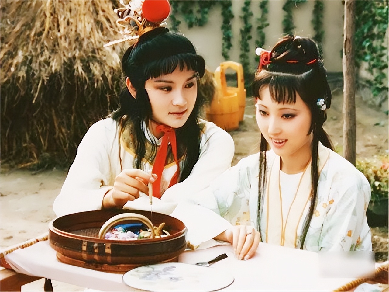 2007年“林黛玉”陈晓旭因病去世，朋友给欧阳奋强打电话，让他参加葬礼，没想到他