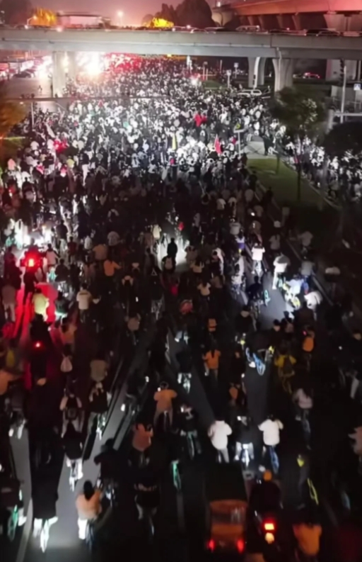 紧急叫停，郑州大学生夜骑开封！