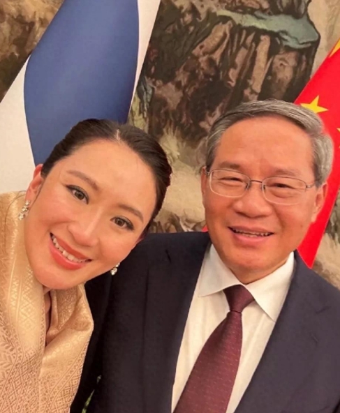 家人们，还记得佩通坦吗？她回泰国后在社交媒体上晒照片啦！
照片里的她特别接地气，